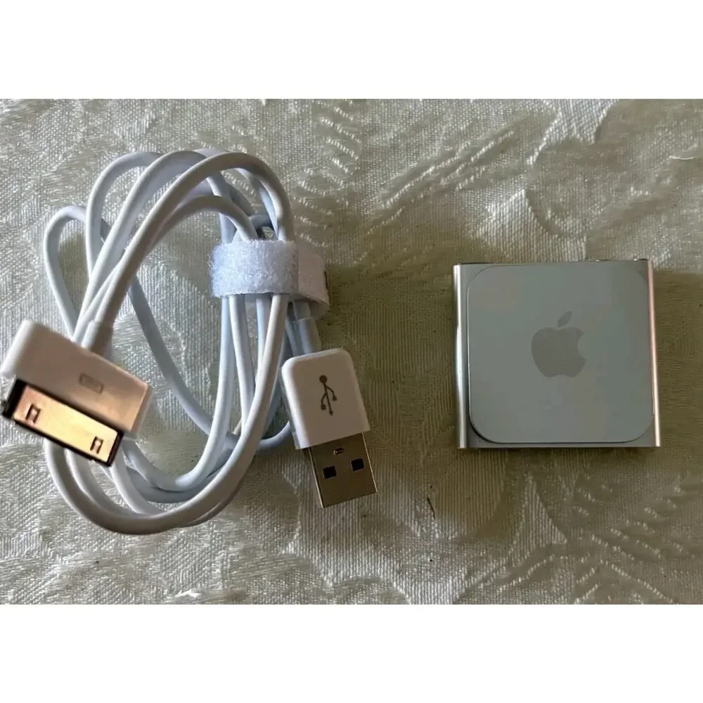 Apple iPod nano 6th Generation 8GB Silver